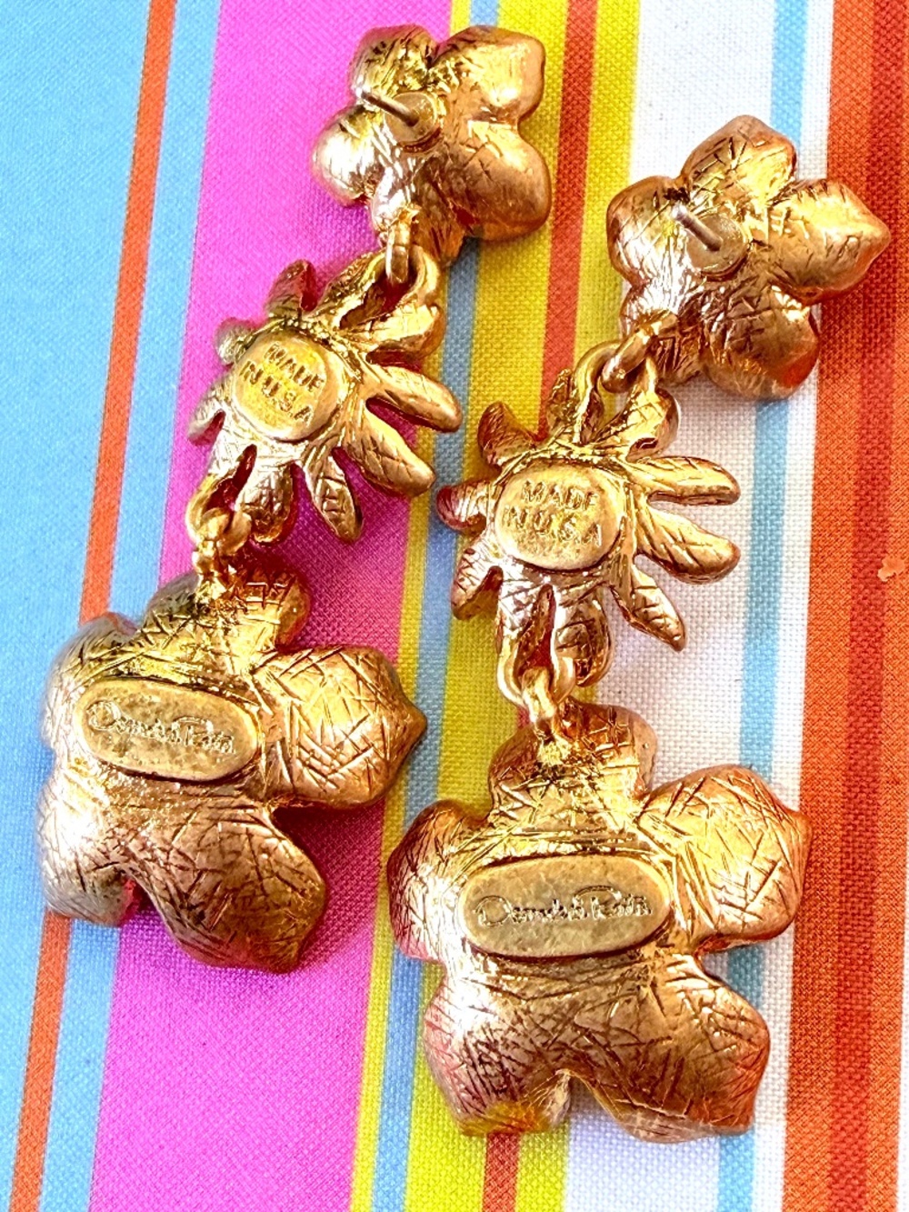 Oscar de la Renta Flower Earrings✨White Enamel Gold Floral ✨Triple Flower Dangle - Picture 17 of 17